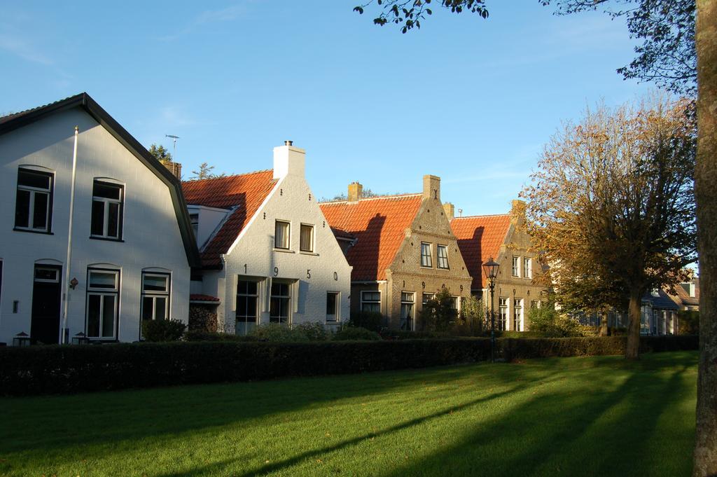 Hotel Graaf Bernstorff Schiermonnikoog Exterior photo